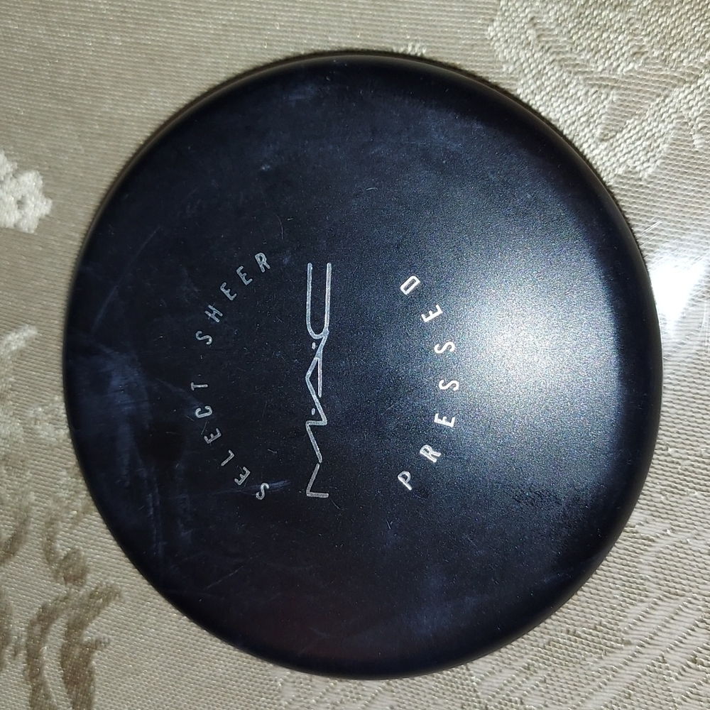MAC Select Sheer Pressed Powder NC25